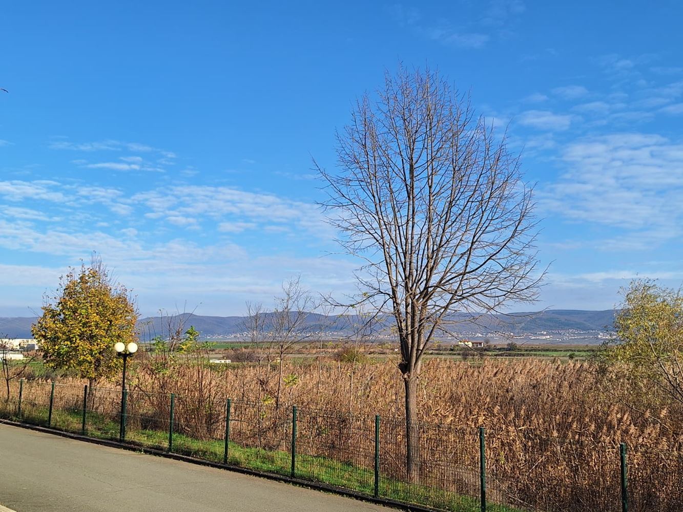 Просторен двустаен апартамент в луксозен комплекс с басейни и спортни удобства