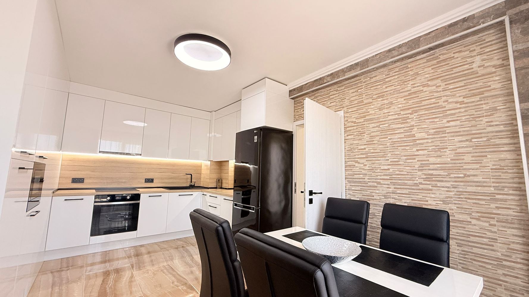 Луксозен мезонет с три спални в сърцето на Слънчев бряг – простор, стил и комфорт на две нива