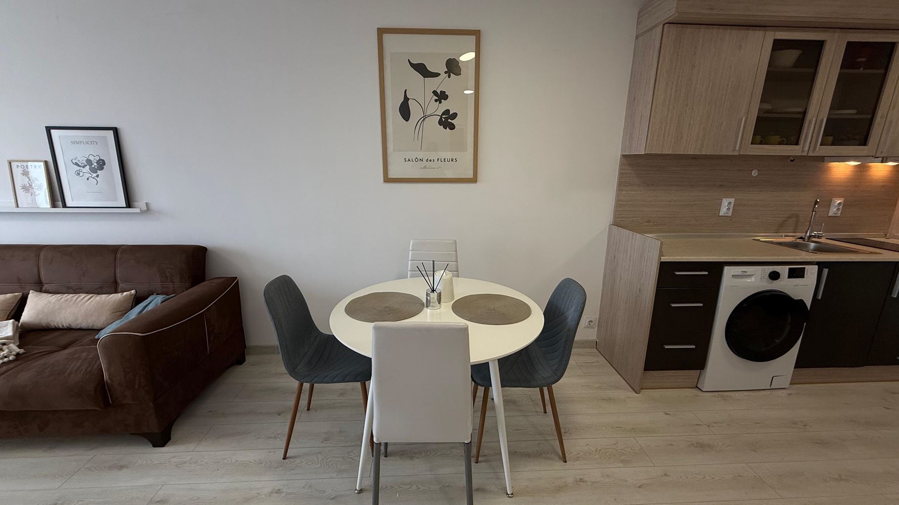 Просторен и модерен двустаен апартамент с всички удобства в Поморие