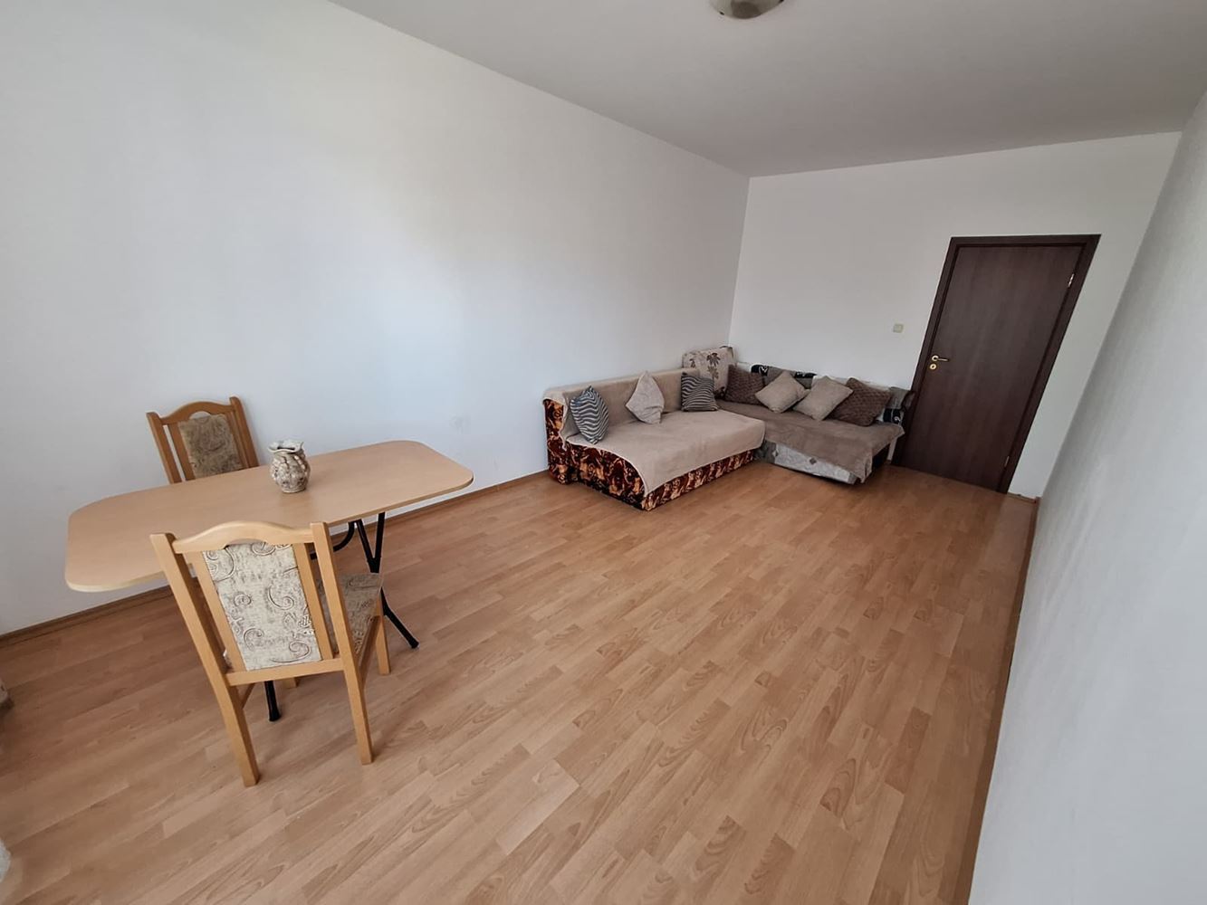 Просторен двустаен апартамент в луксозен комплекс с басейни и спортни удобства