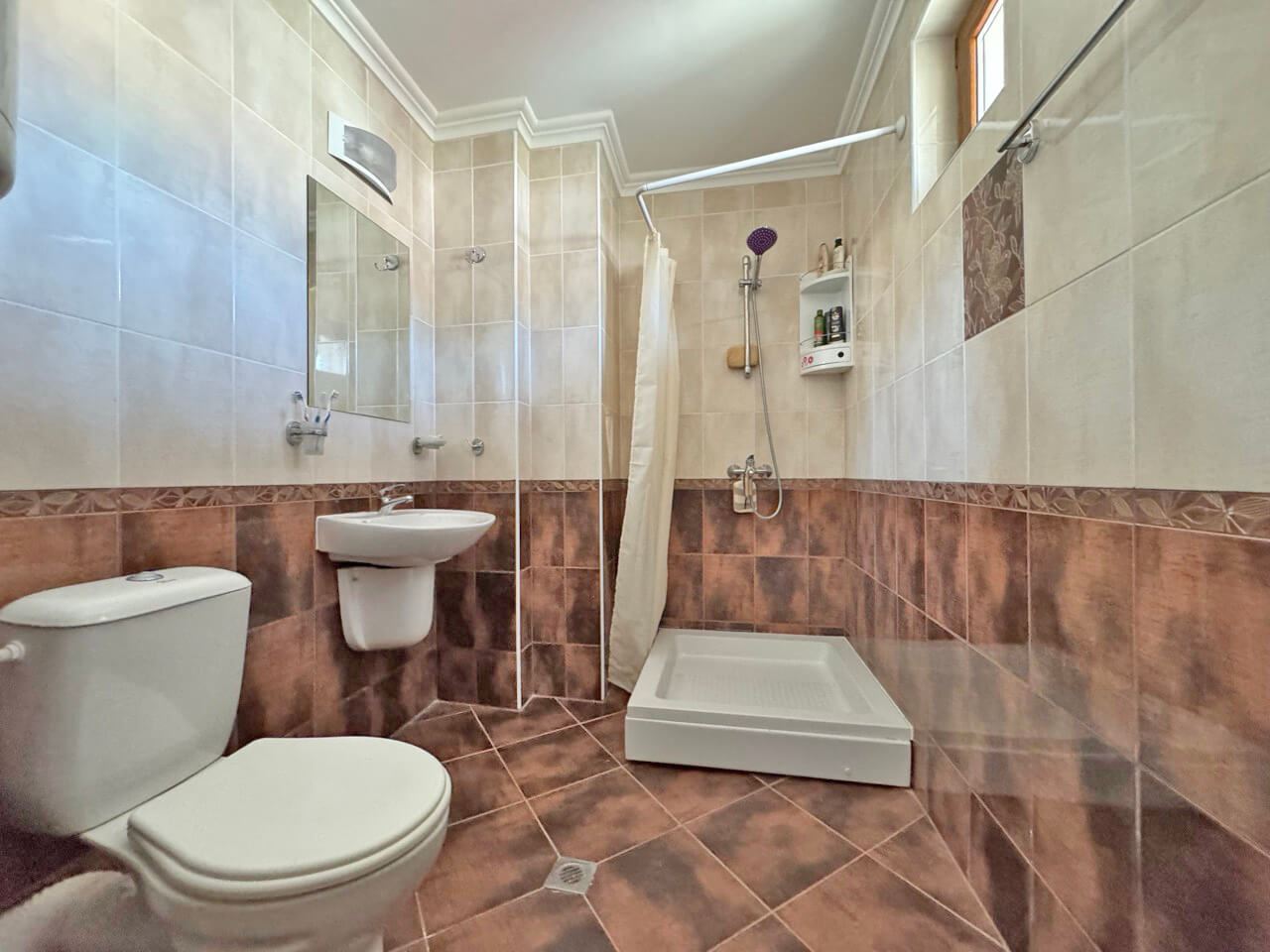 Просторен тристаен апартамент в бутиков комплекс на метри от морето в Свети Влас