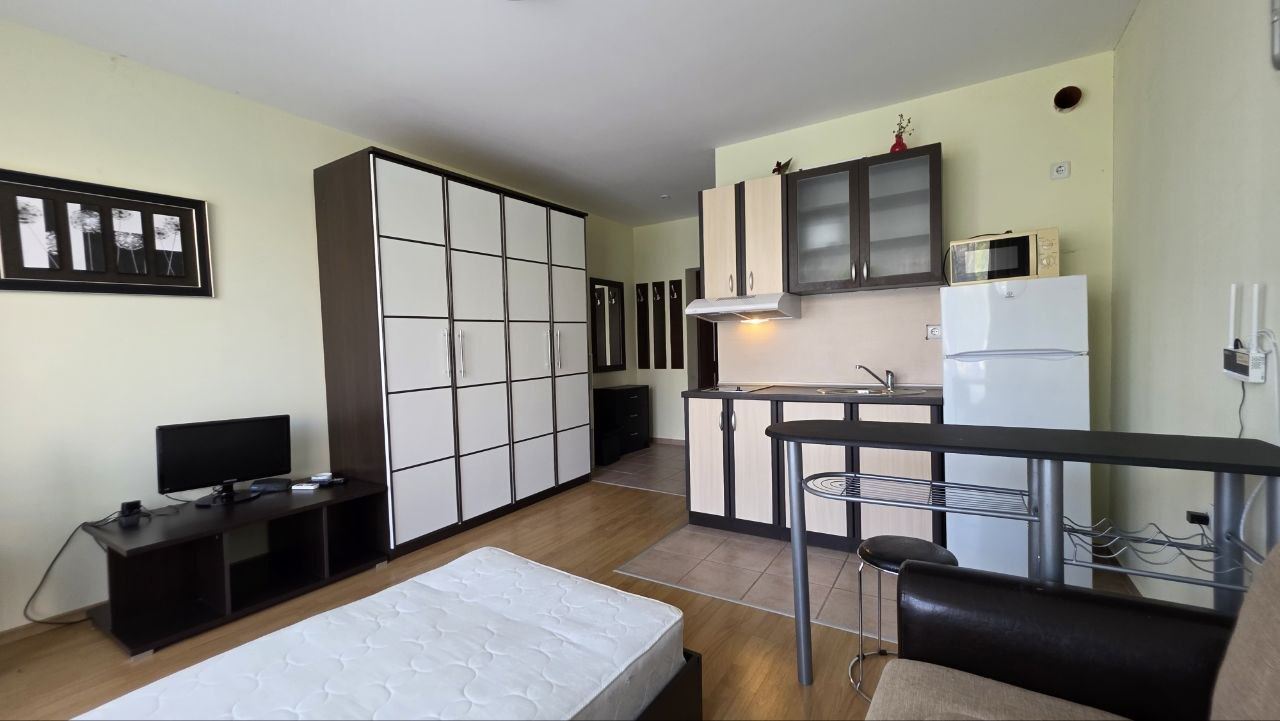 Практично и уютно студио на Слънчев бряг – уют и спокойствие с гледка към басейна