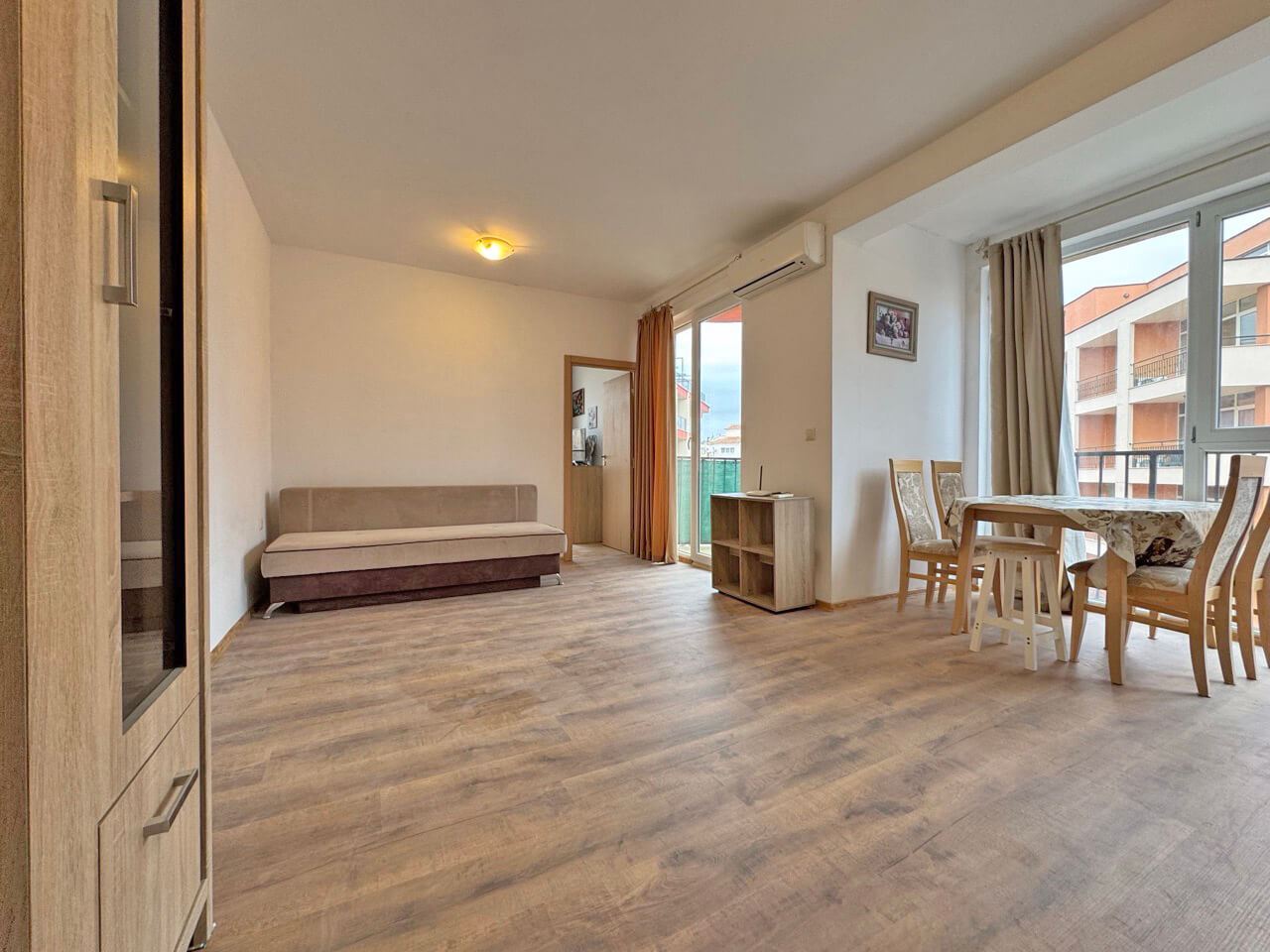 Двустаен апартамент с гледка към басейна в престижен комплекс на Слънчев Бряг