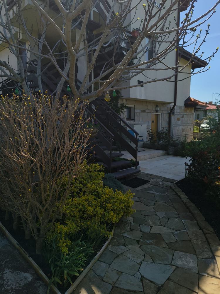 Реновиран двустаен апартамент с панорамна гледка в модерен комплекс близо до Слънчев бряг