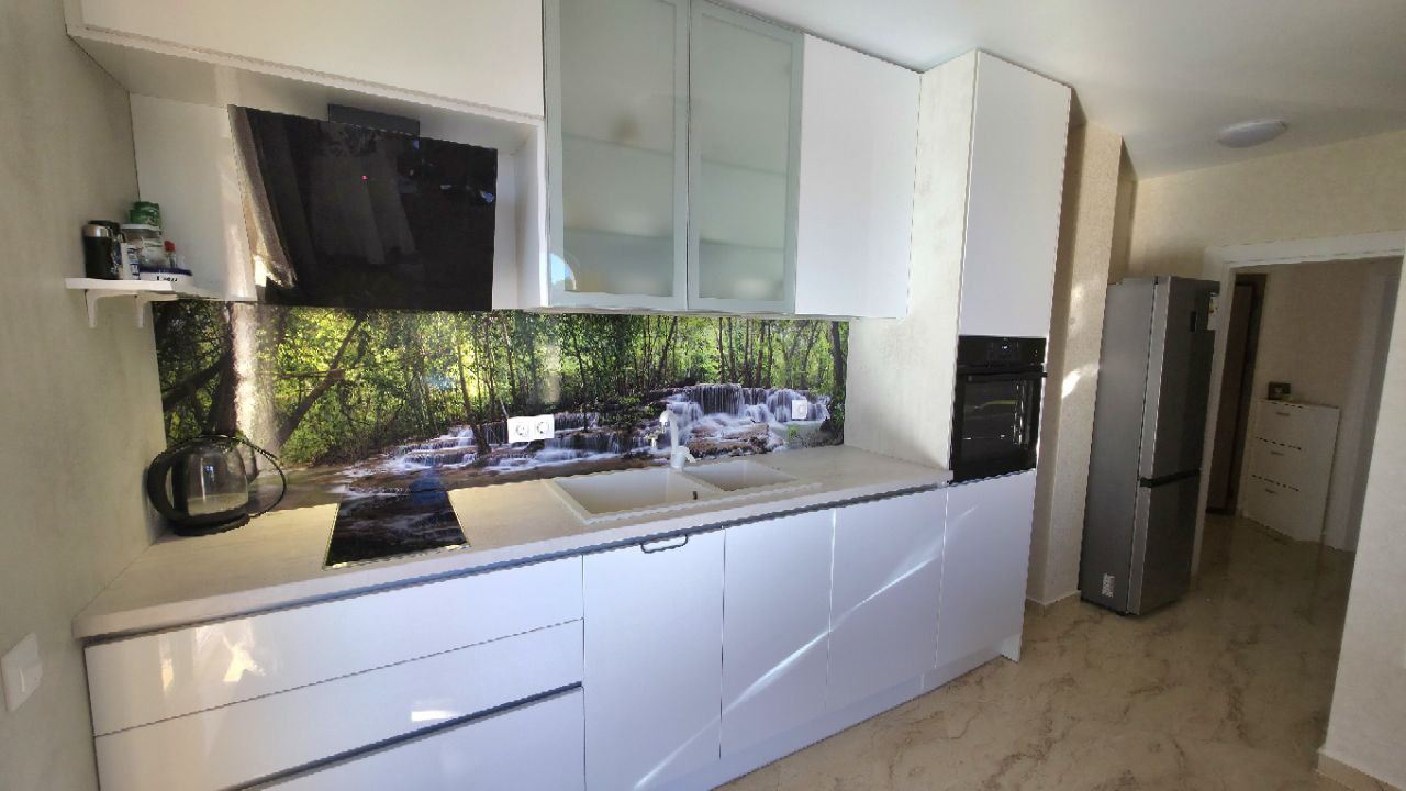 Пентхаус с впечатляваща тераса и панорамна гледка – стил и простор на последния етаж