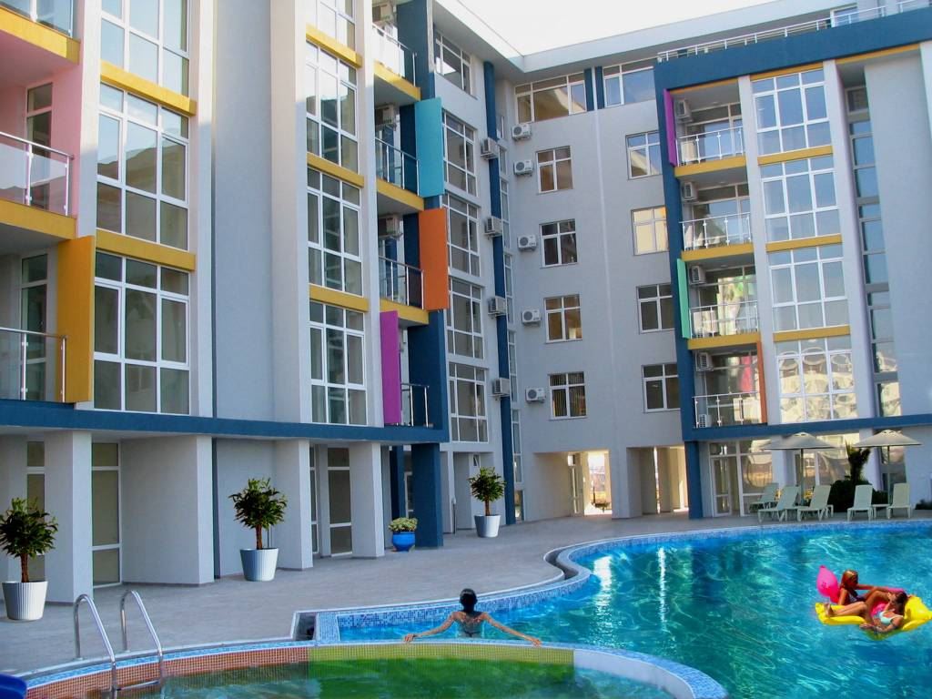 Слънчев и просторен двустаен апартамент в Слънчев бряг – напълно обзаведен с отлични удобства в комплекса