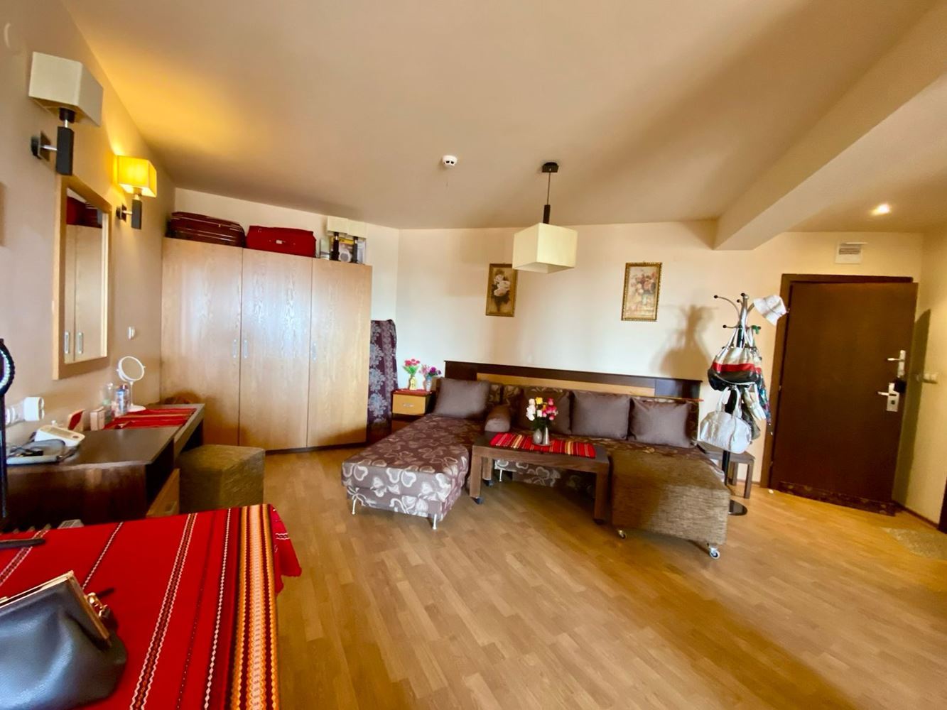 Просторно напълно обзаведено студио с гледка към басейн в слънчев бряг – комфорт, спокойствие и отлична инвестиция