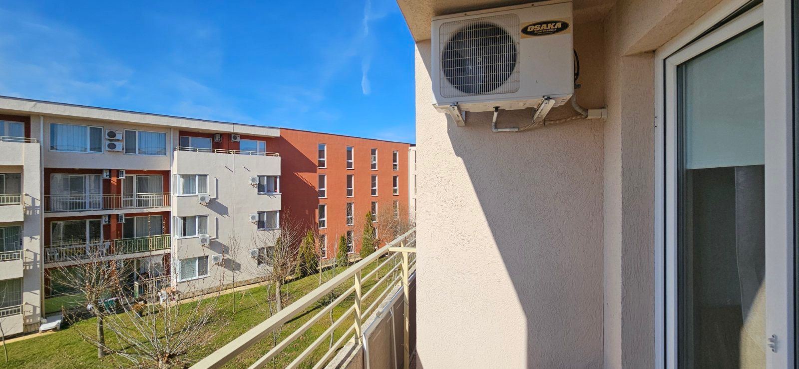 Стилно студио с тераса и отлични удобства в Слънчев бряг