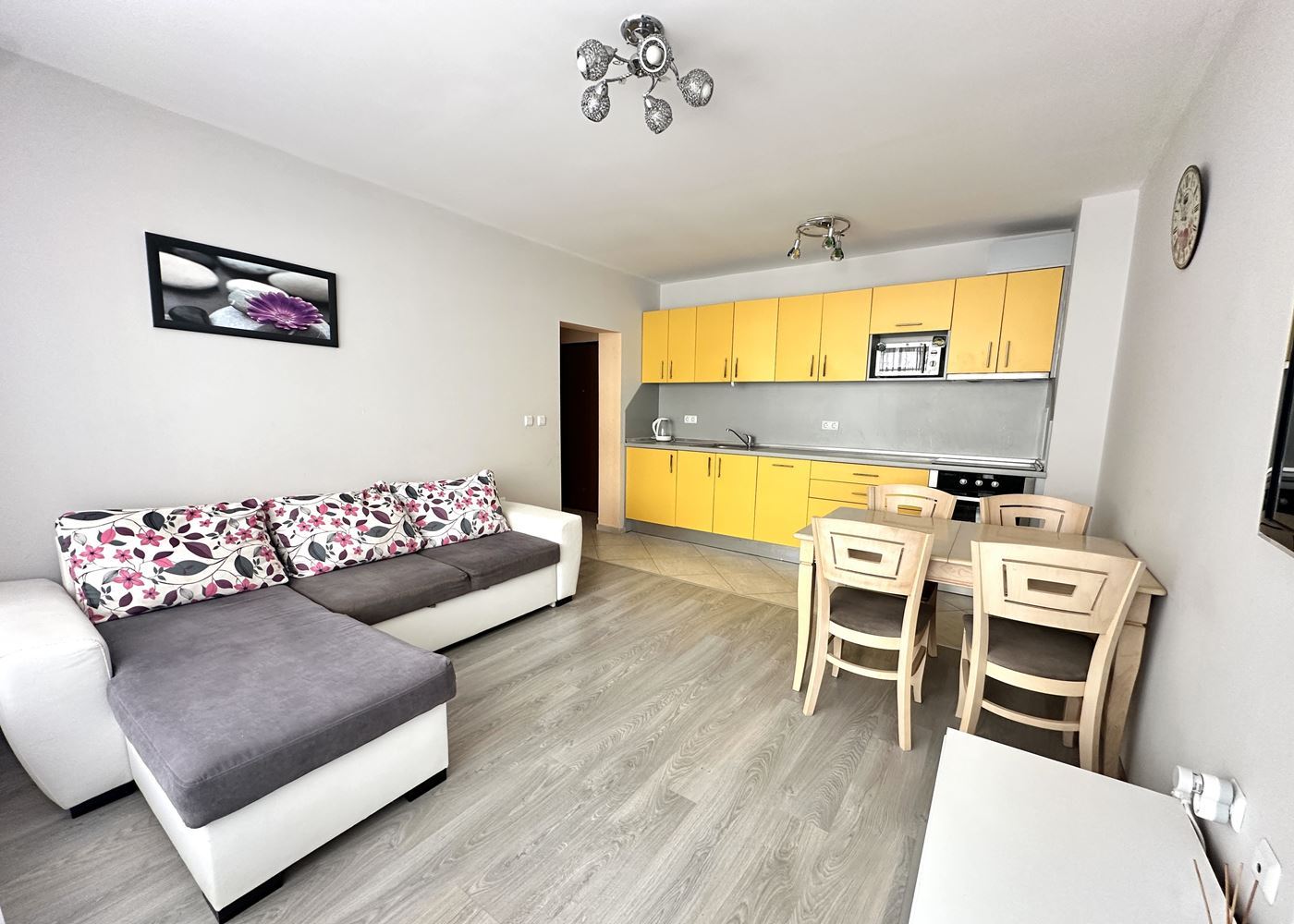 Двустаен апартамент на 100 м от плажа в Поморие – комфорт, удобство и морска гледка