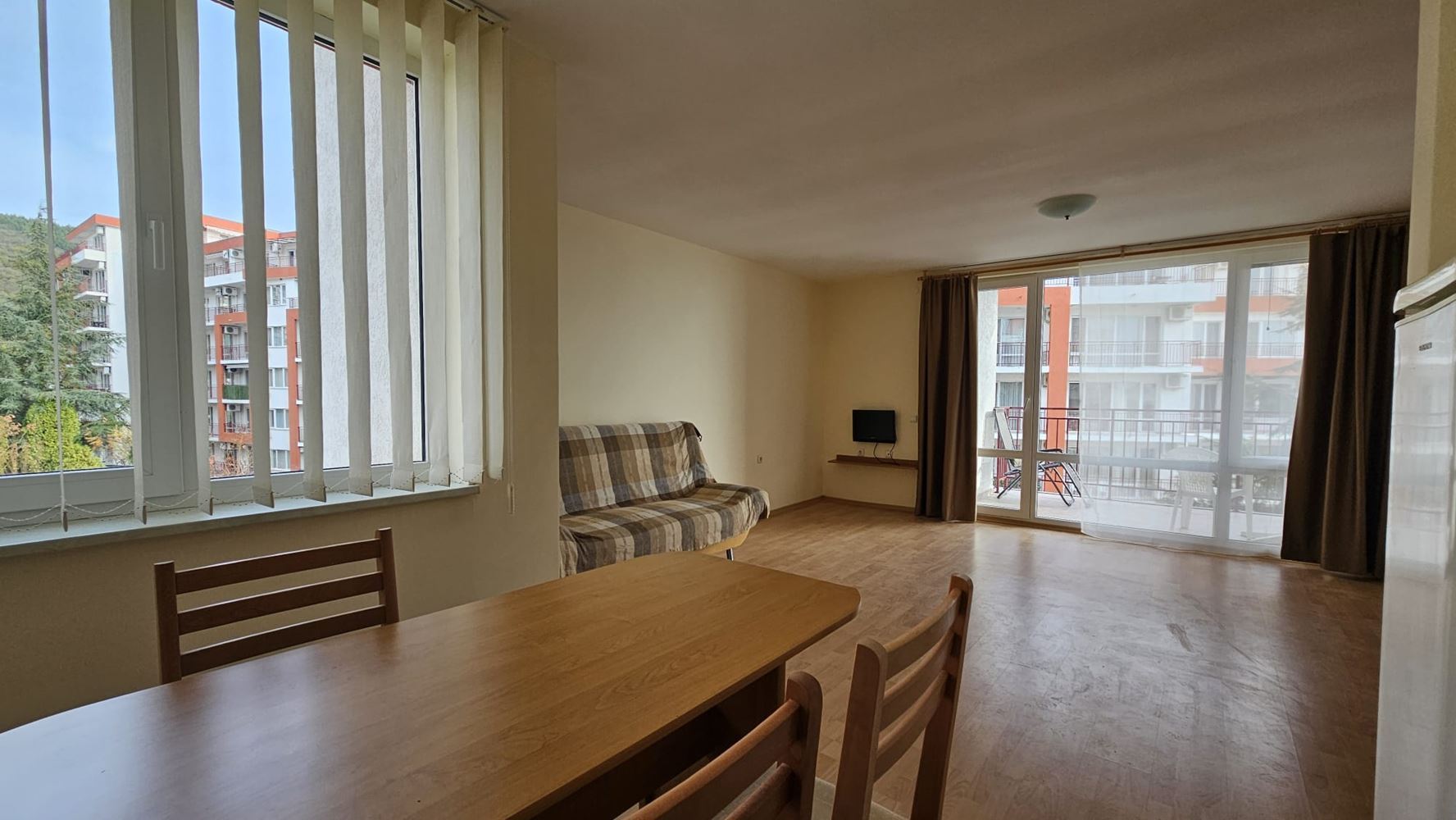 Морска идилия на първа линия – двустаен апартамент с гледка море в Свети Влас