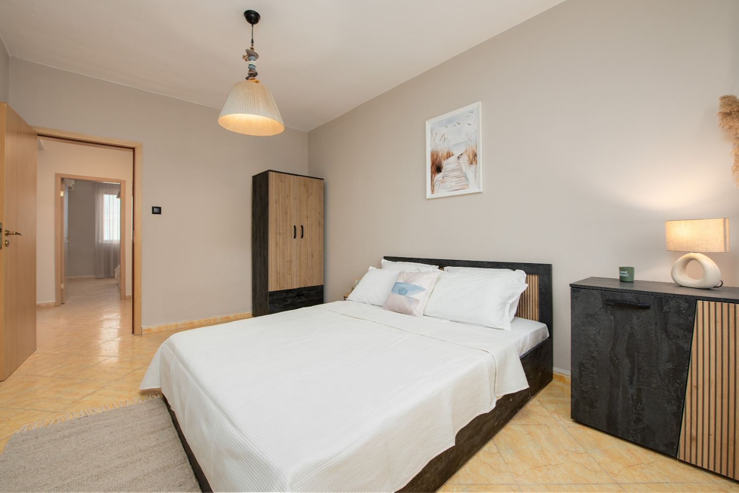 Стилно реновиран тристаен апартамент с две спални в поддържан комплекс в Слънчев бряг – комфорт, спокойствие и отлична локация