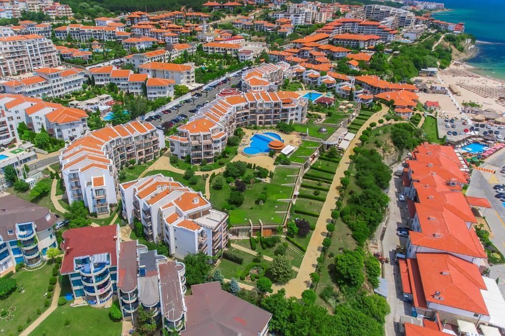 Вашият морски оазис на първа линия в Свети Влас