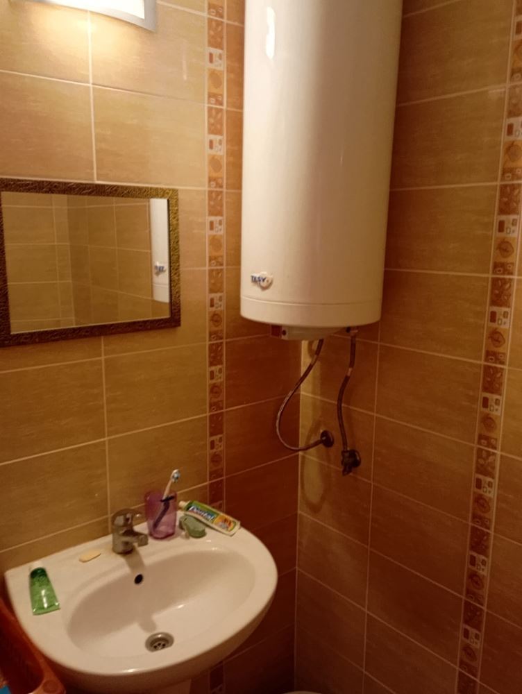 Напълно обзаведен двустаен апартамент на 200 м от плажа в Равда – тишина, зеленина и комфорт в малък комплекс