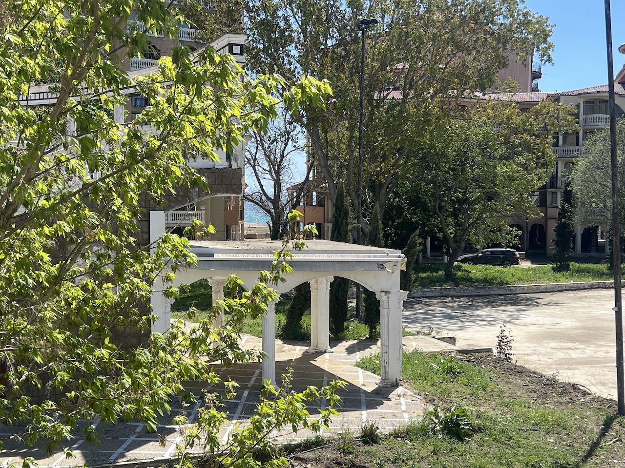 Уютно студио в сърцето на Елените – само на минути от плажа, в затворен комплекс с басейн и отлични удобства