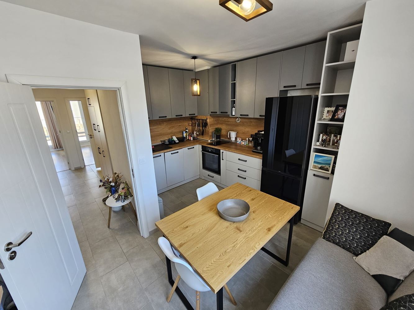 Просторен и светъл тристаен апартамент с две големи тераси в Меден Рудник – идеален за семейство или инвестиция