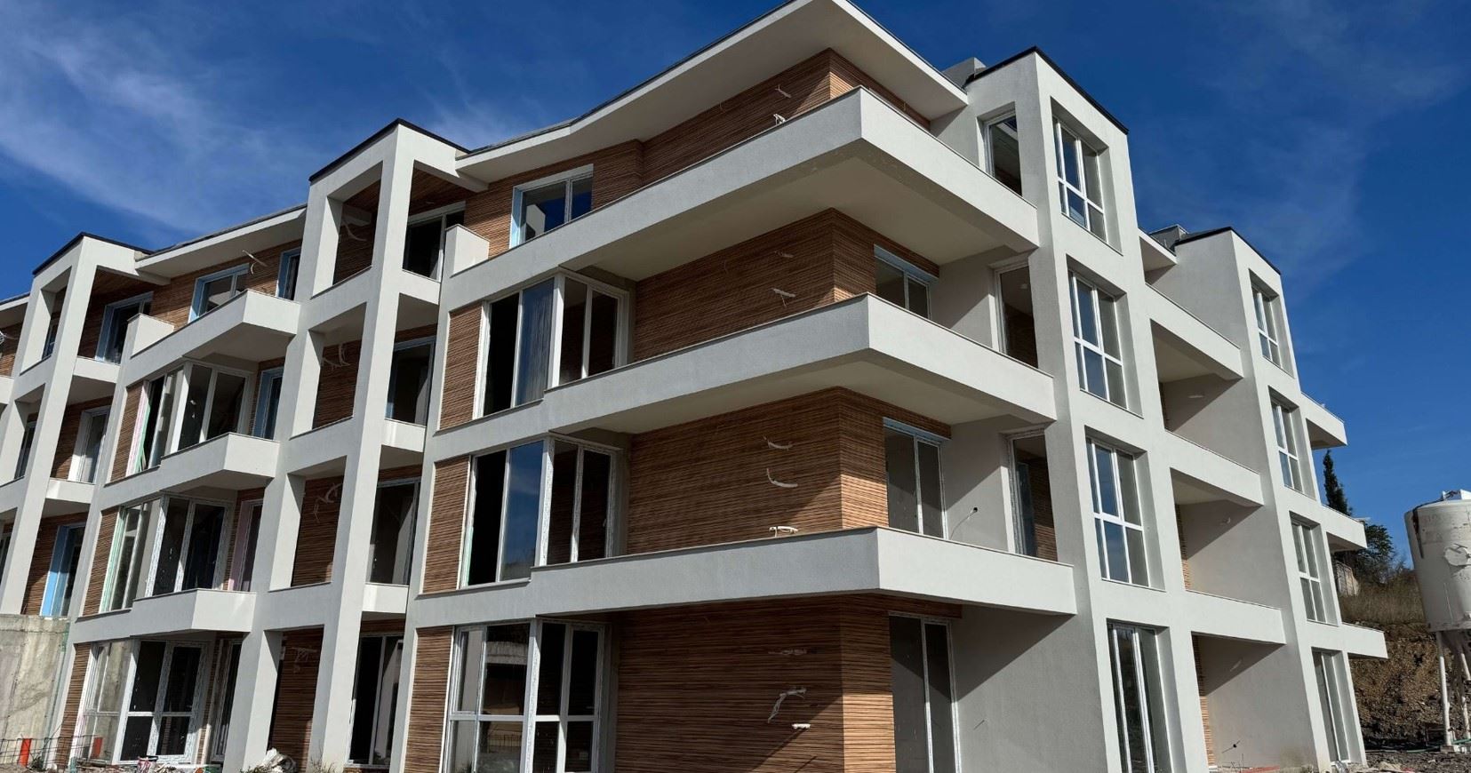 Двустаен апартамент с морска панорама в Свети Влас – без такса поддръжка и с инвестиционен потенциал