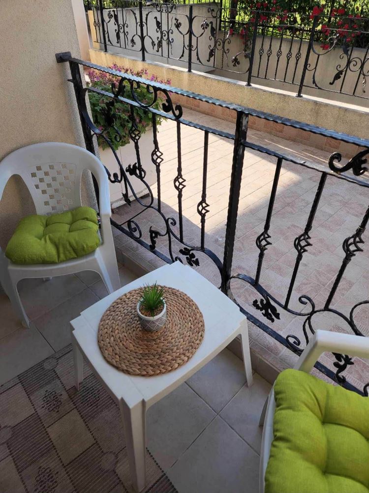 Комфорт и практичност до морето – напълно обзаведен двустаен апартамент в Свети Влас