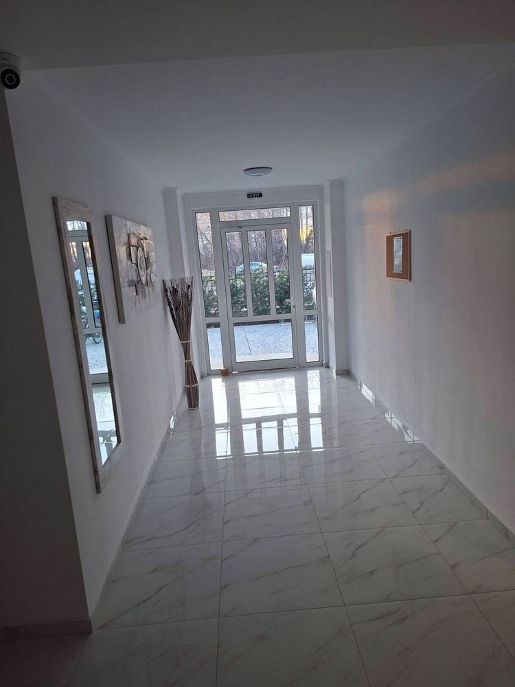 Стилен двустаен апартамент с ниска такса поддръжка в Слънчев бряг – комфорт, сигурност и отлична инвестиция на морето