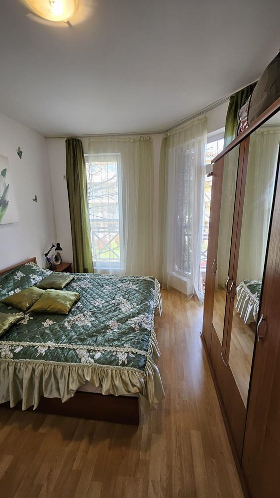 Модерен двустаен апартамент в затворен комплекс с басейни и водни атракции в района на Слънчев бряг