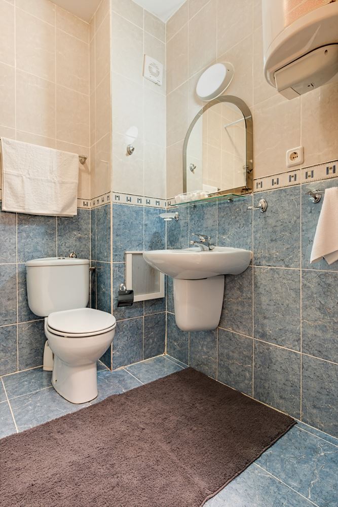 Стилно реновиран тристаен апартамент с две спални в поддържан комплекс в Слънчев бряг – комфорт, спокойствие и отлична локация