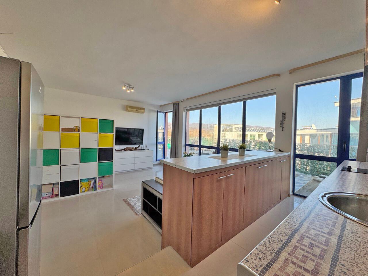 Луксозен пентхаус в Слънчев бряг с впечатляваща панорамна тераса и отлична локация