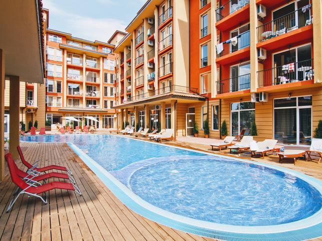 Напълно обзаведен двустаен апартамент след ремонт в Слънчев бряг