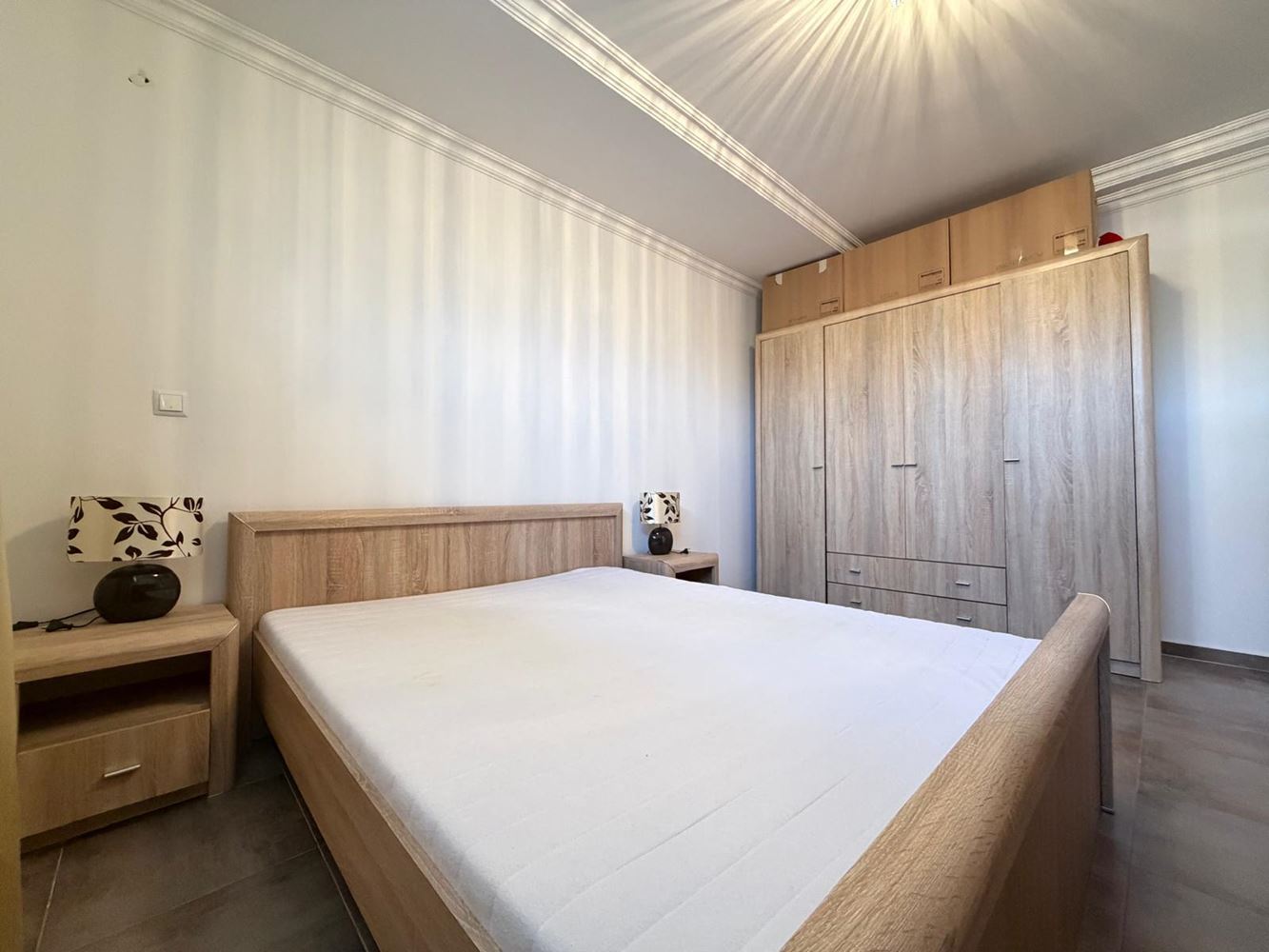 Комфортен двустаен апартамент с директен излаз към басейна – идеален за живеене и инвестиция