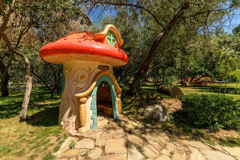 Двустаен апартамент с гледка към парк и басейн в престижен комплекс в Слънчев бряг