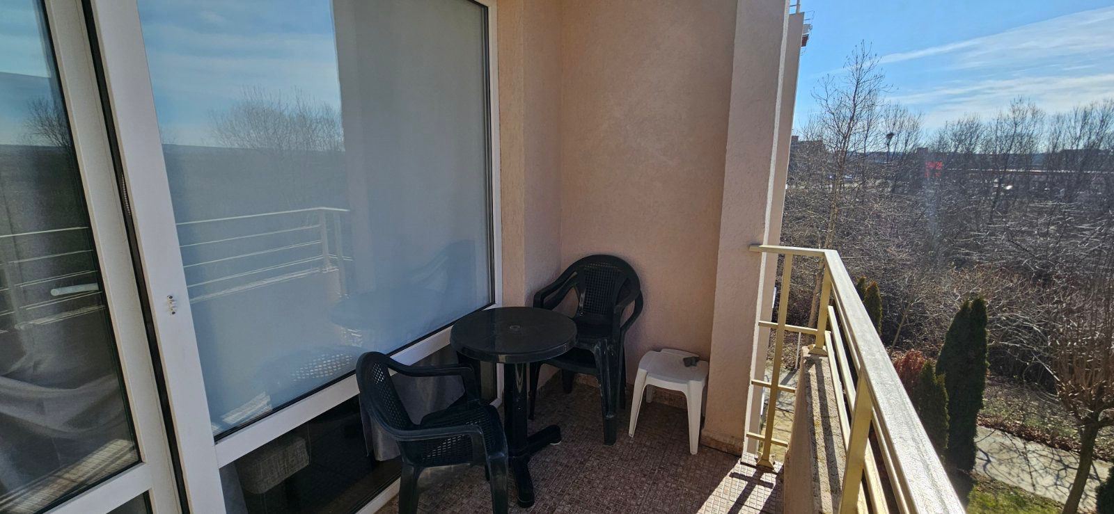 Стилно студио с тераса и отлични удобства в Слънчев бряг