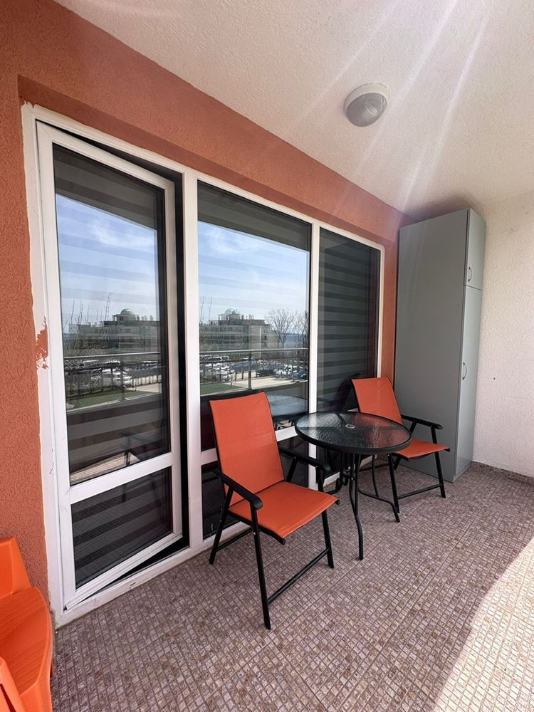 Двустаен апартамент с частична морска гледка в Св. Влас – обзаведен, след ремонт, в луксозен затворен комплекс