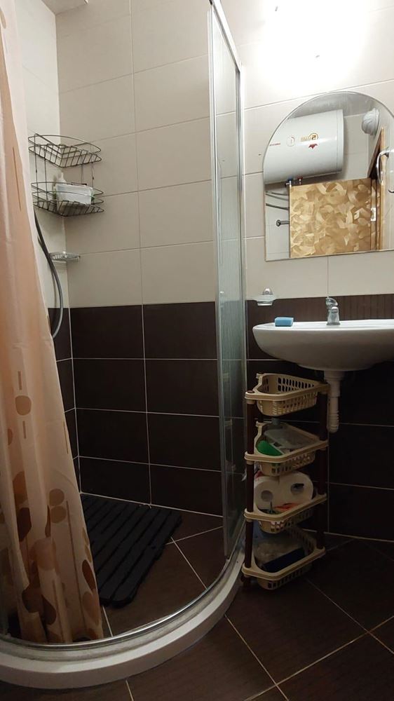 Обзаведено студио в Стария град на Поморие – на 100 м от морето, с голям остъклен балкон и отлична локация