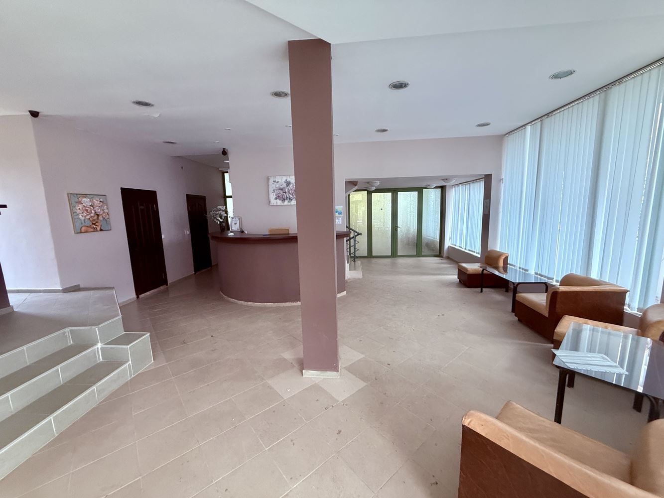 Просторен двустаен апартамент в тиха и привлекателна локация в Равда