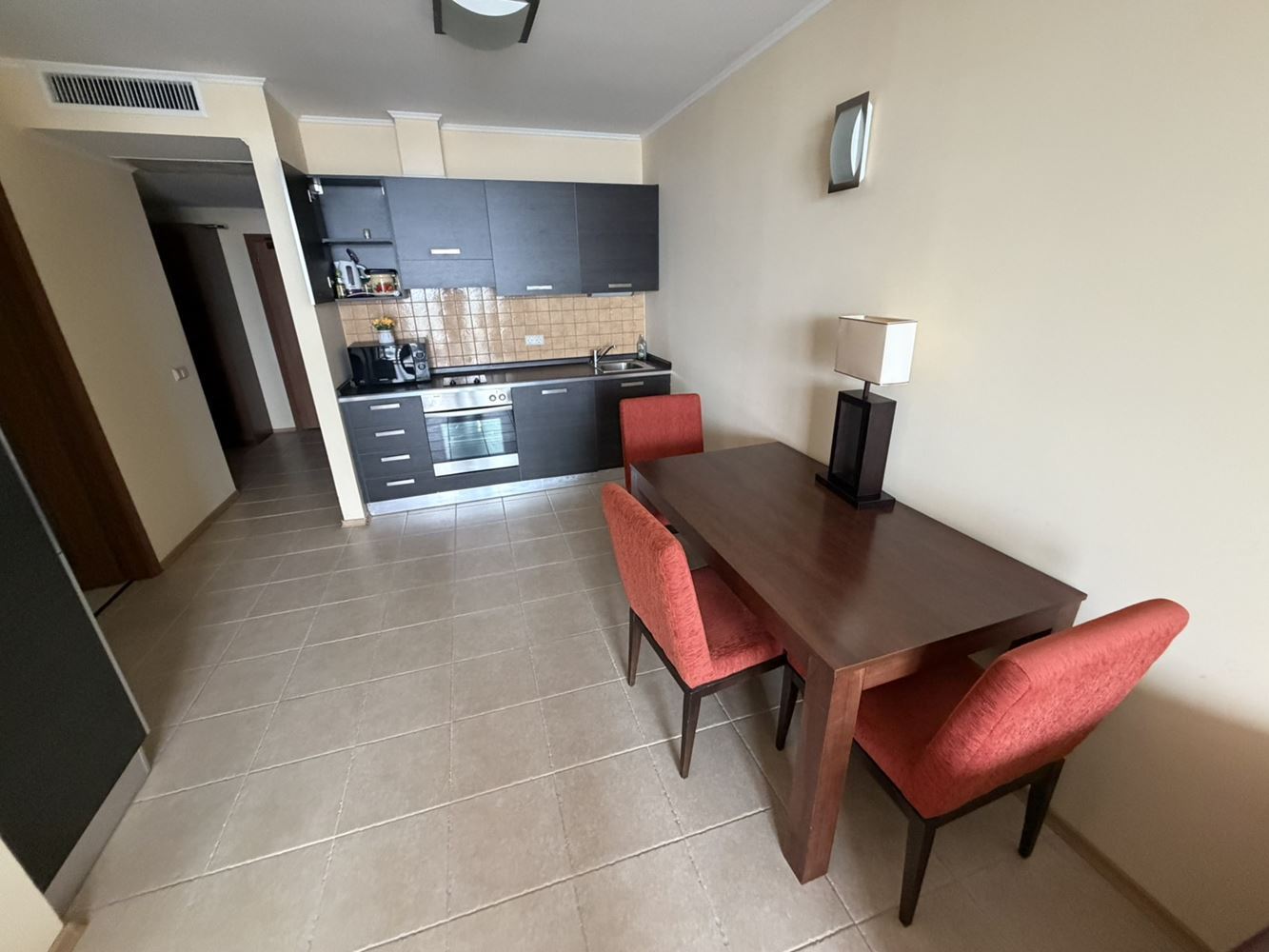 Тристаен апартамент в Поморие с фронтална морска гледка – луксозен живот на първа линия