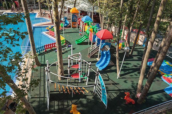 Страхотно студио с прекрасна гледка към басейна в сърцето на Слънчев бряг
