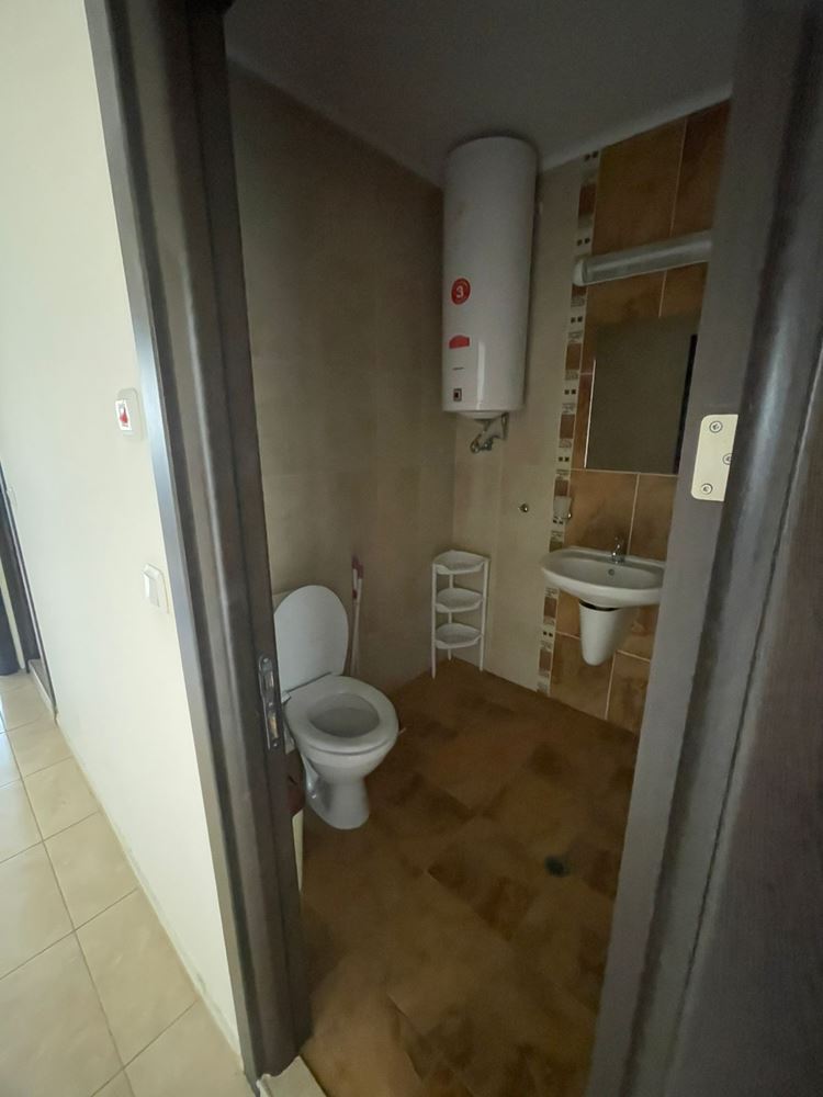 Стилен тристаен апартамент на партер и с гледка към басейн – само на 300 метра от морето в Несебър