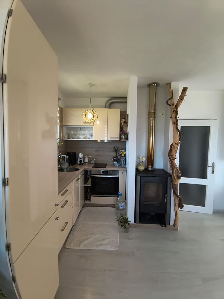 Реновиран двустаен апартамент с панорамна гледка в модерен комплекс близо до Слънчев бряг