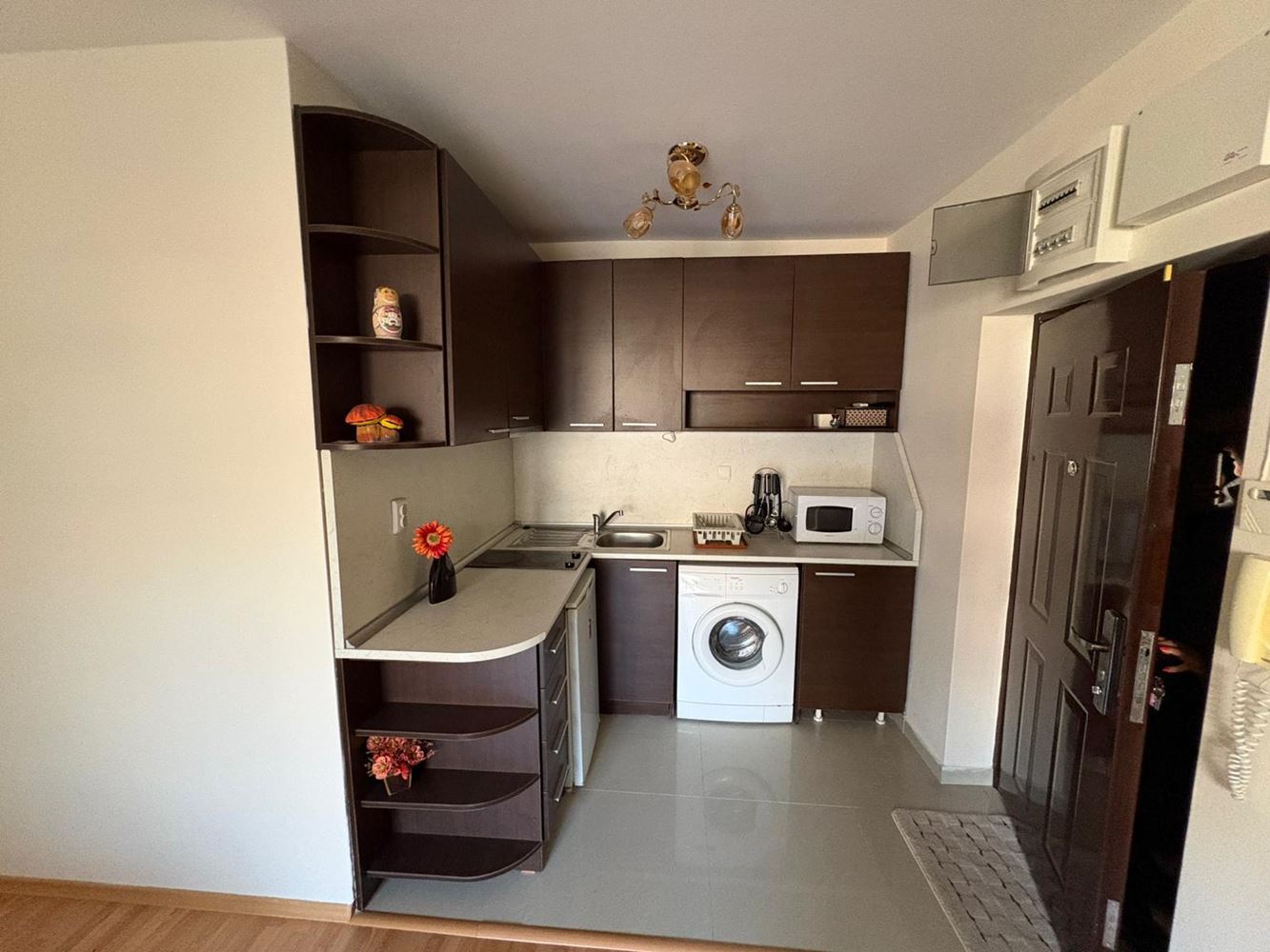 Просторно студио в сърцето на Стария град Поморие – само на крачка от морето