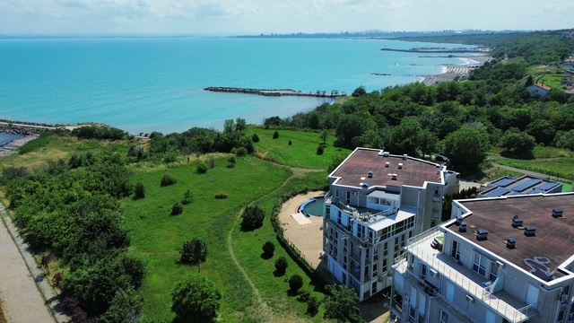 Двустаен апартамент на първа линия в Сарафово – комфорт, стил и морска атмосфера в комплекс