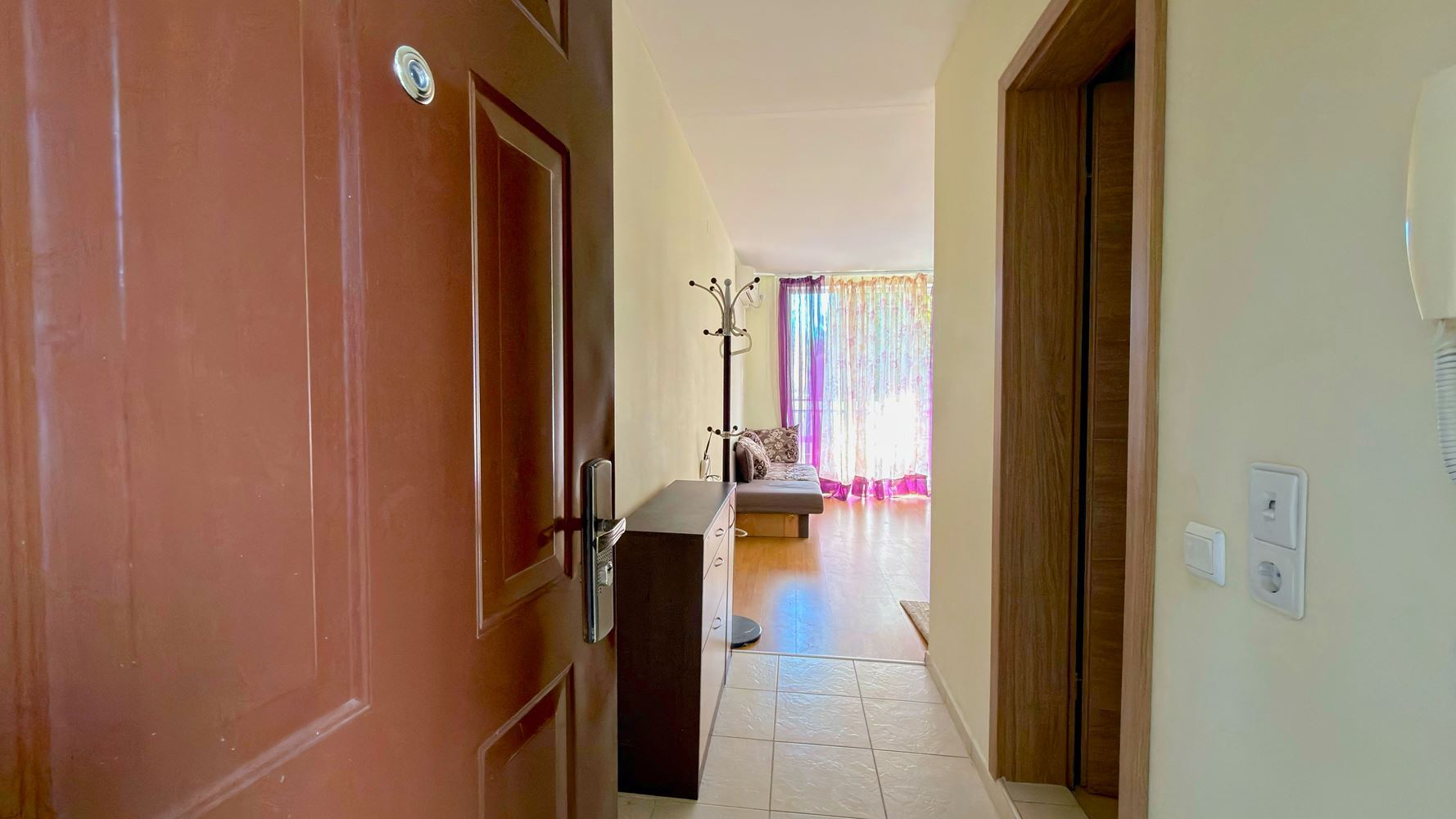 Просторно студио с тераса в модерен комплекс на Слънчев бряг – комфорт и развлечения на кратка разходка от морето