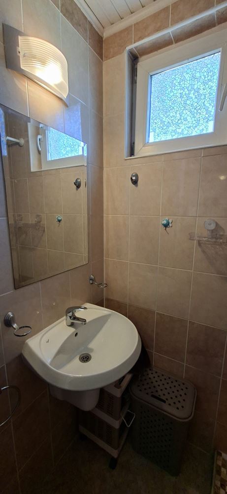 Просторен и светъл двустаен апартамент в поддържан комплекс близо до Слънчев бряг 