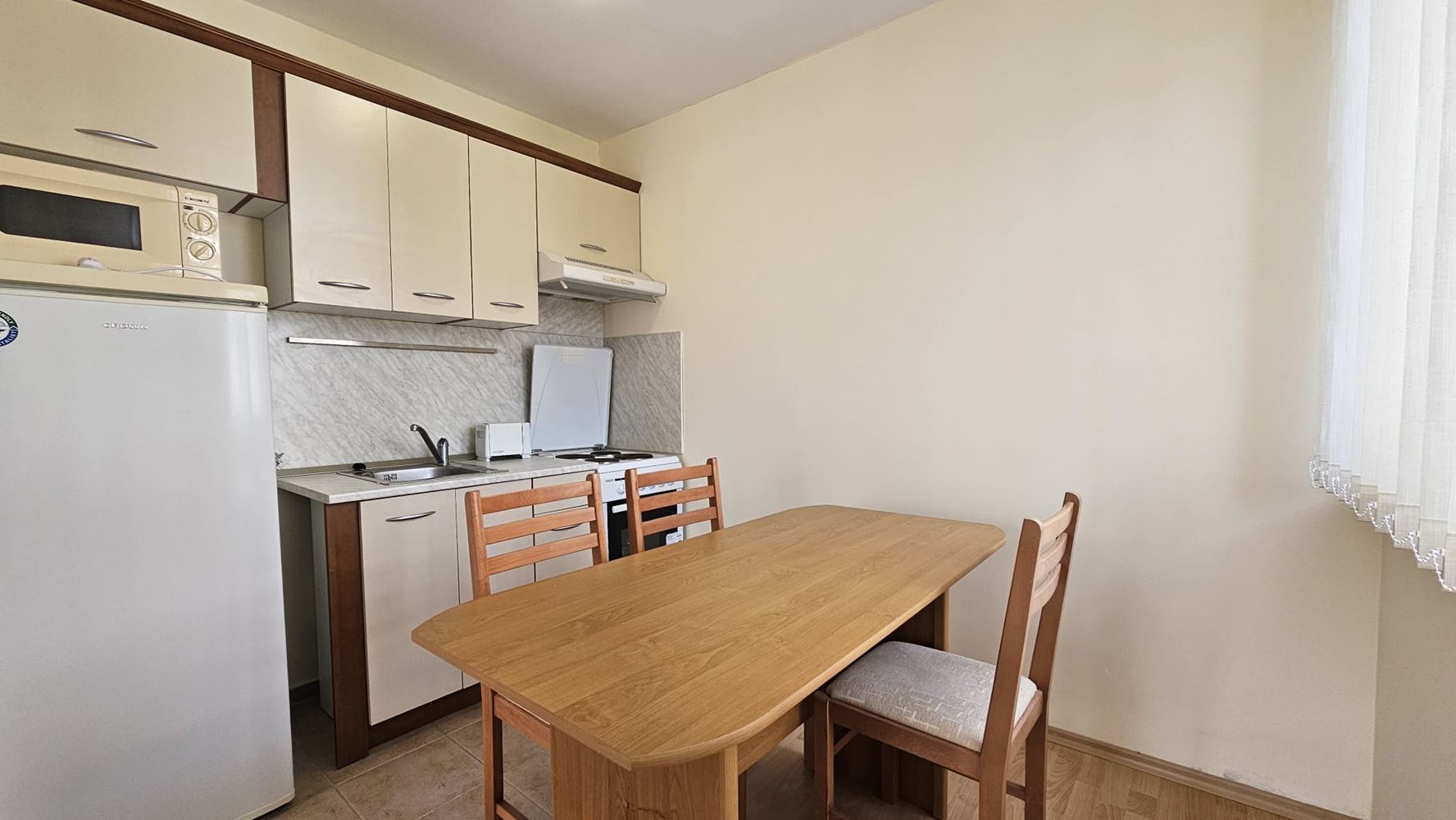 Морска идилия на първа линия – двустаен апартамент с гледка море в Свети Влас