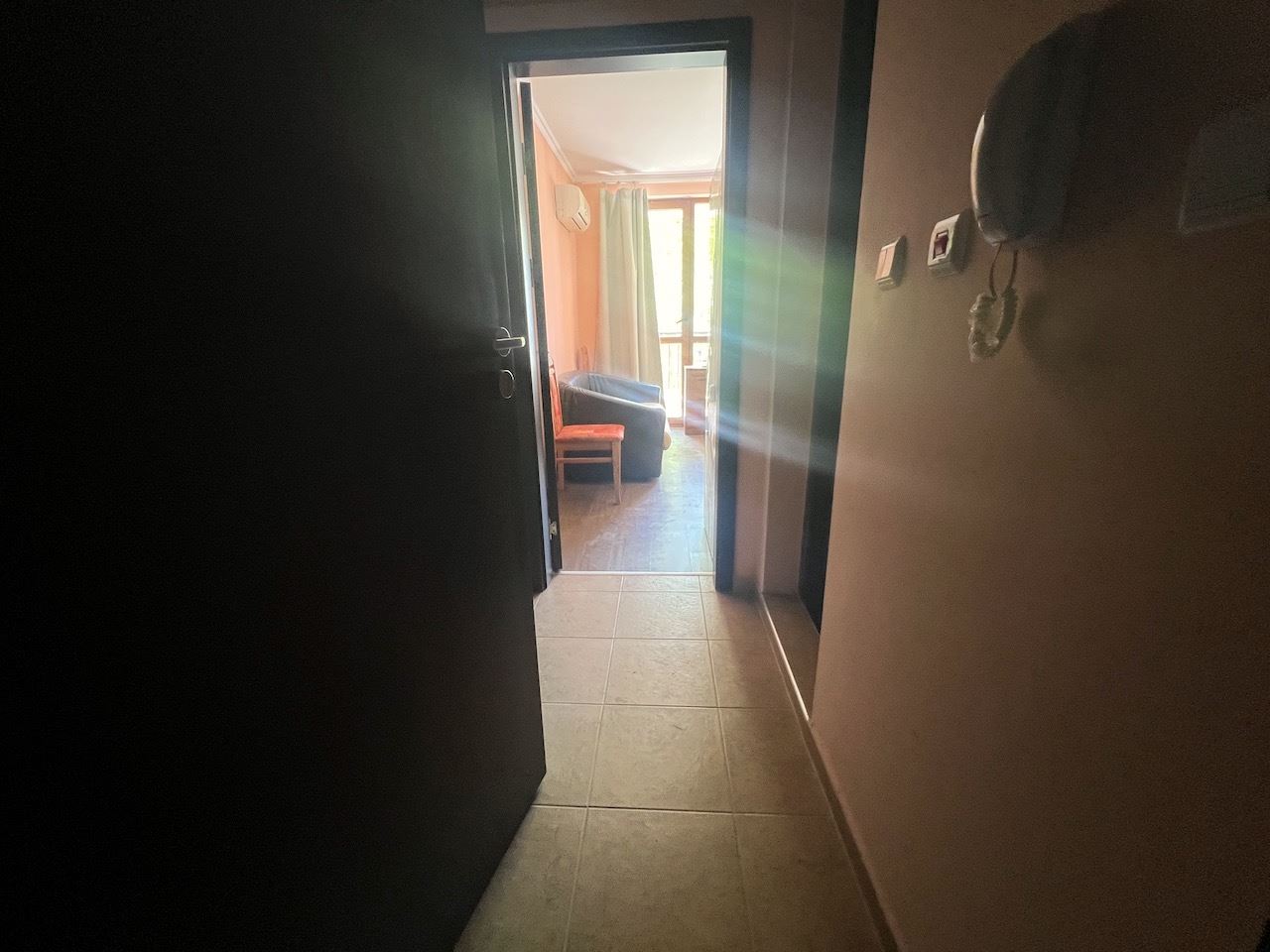 Уютно студио в сърцето на Елените – само на минути от плажа, в затворен комплекс с басейн и отлични удобства