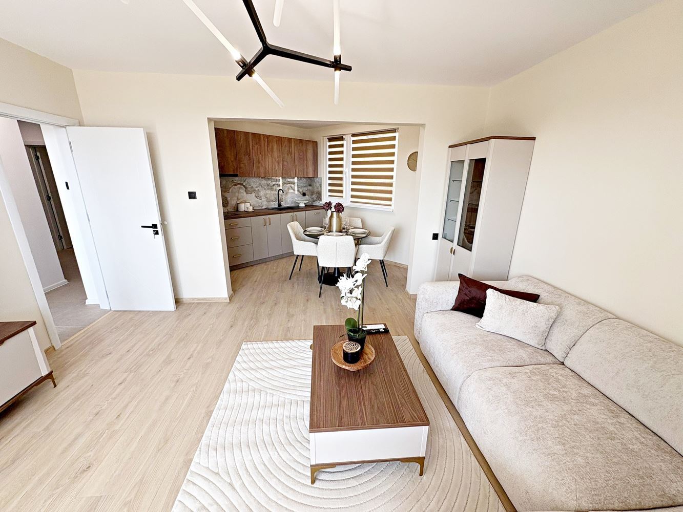 Две независими жилищни пространства с морска гледка в центъра на Свети Влас – дизайнерски интериор и собствено паркомясто