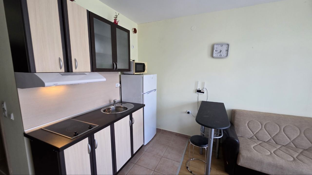 Практично и уютно студио на Слънчев бряг – уют и спокойствие с гледка към басейна