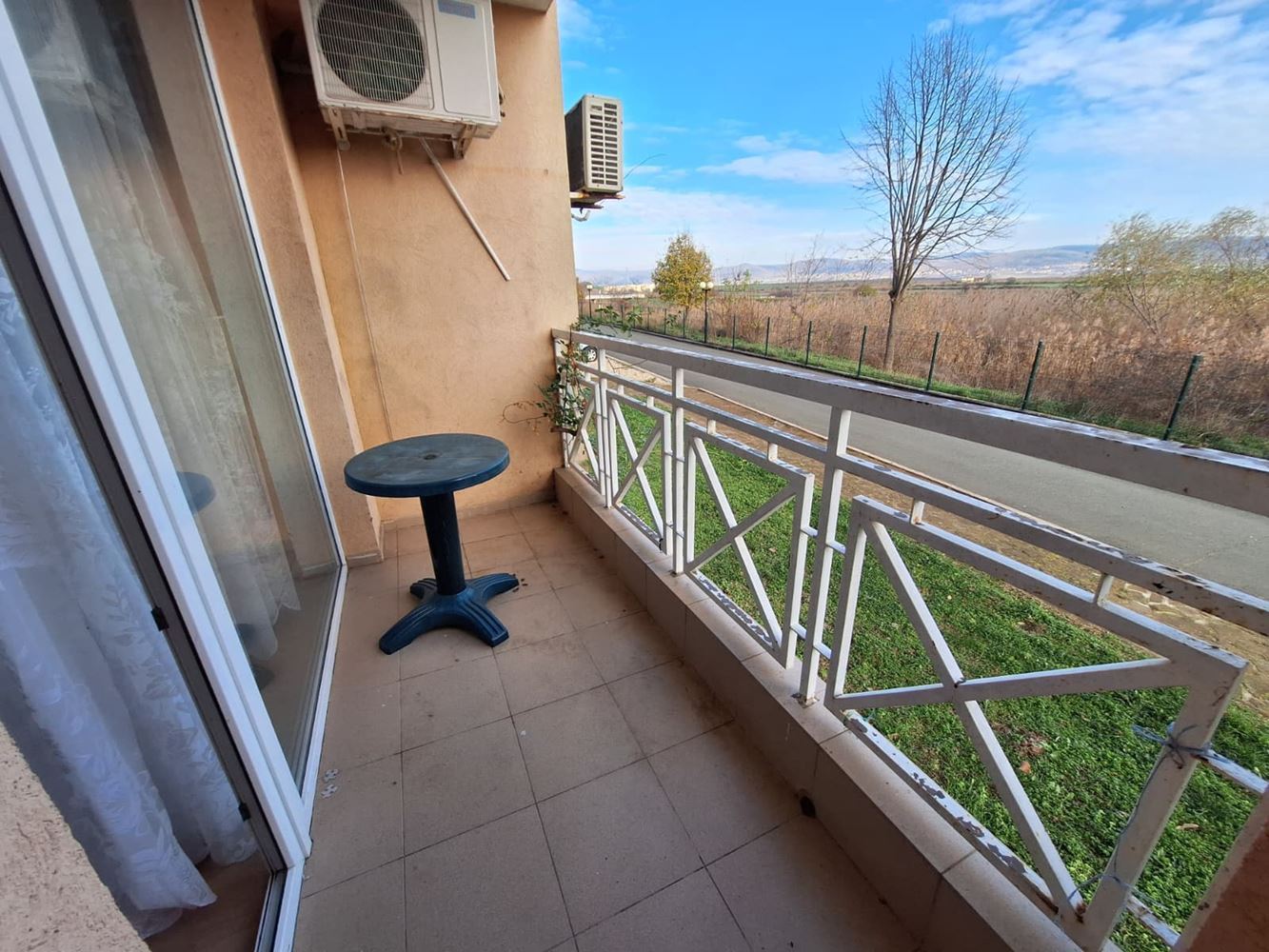 Просторен двустаен апартамент в луксозен комплекс с басейни и спортни удобства