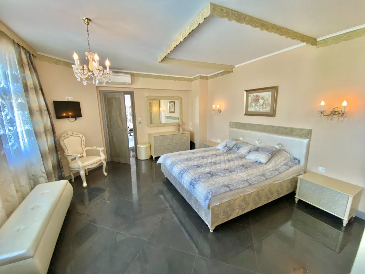 Уникален апартамент на две нива в комплекс от премиум клас в град Несебър