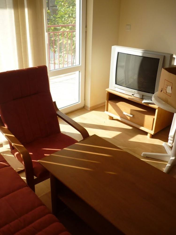 Обзаведен двустаен апартамент на първа линия с морска гледка в Елените