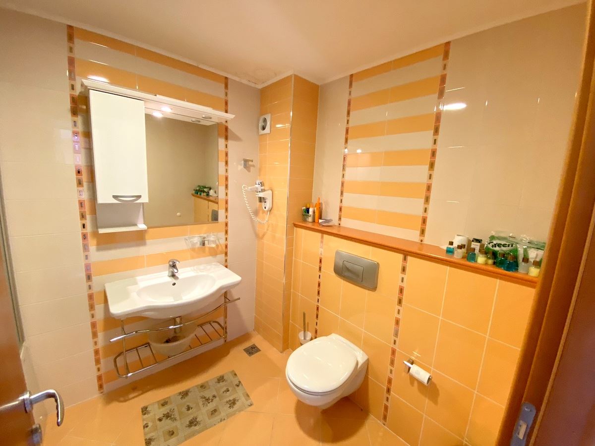 Просторен двустаен апартамент на първа линия в Равда – лукс, природа и впечатляваща гледка към басейна