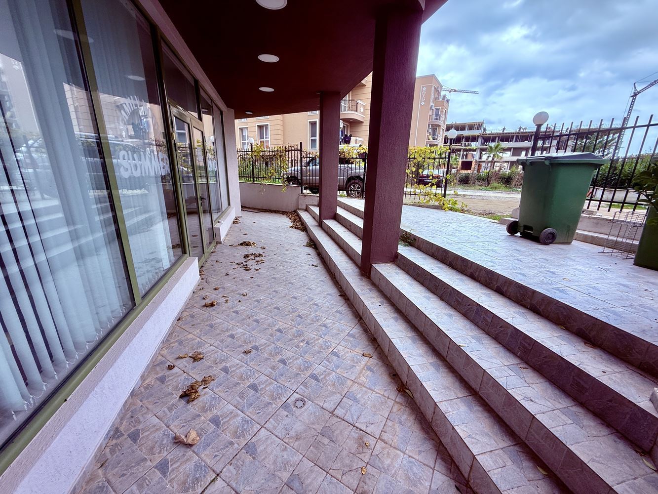 Просторен двустаен апартамент в тиха и привлекателна локация в Равда