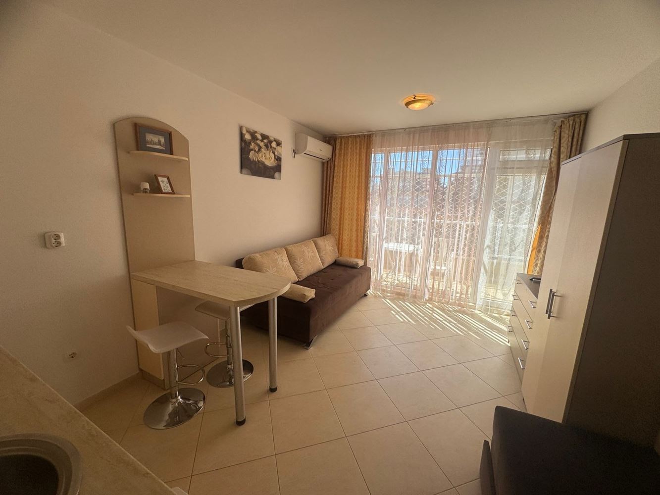 Уютно обзаведено студио на 300 м от морето в Поморие – отлична инвестиция и ваканционен имот 